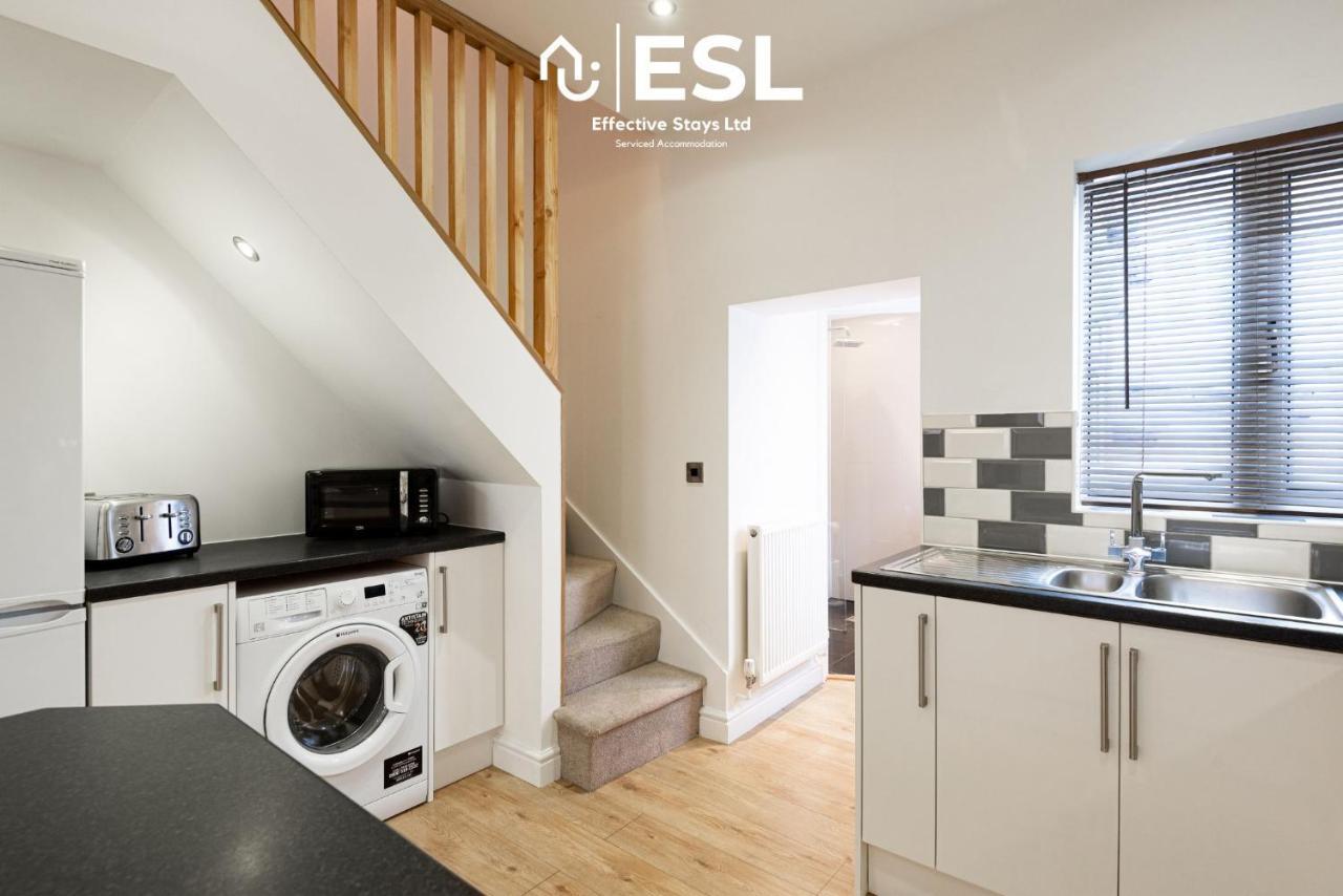 2 Bedroom Terrace Cottage, Parking, 5 Minutes Drive To Royal Shrewsbury Hospital Extérieur photo